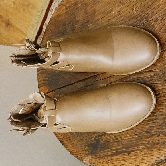 EUC Tan Girls Booties - Picture 3 of 5